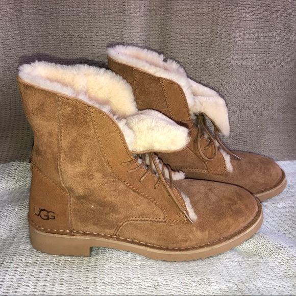 UGG Shoes - UGG Quincy Boot